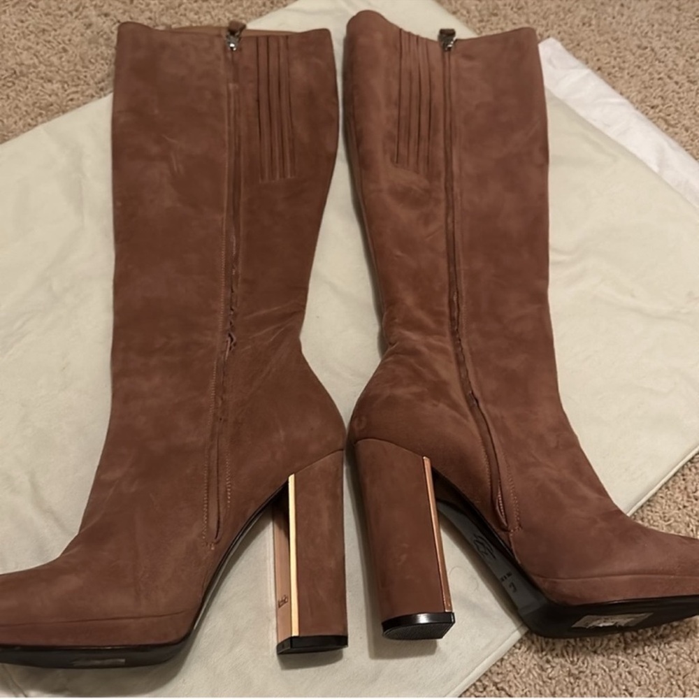 Brand new Suede Nando Muzi Boots New Size 7 knee High Heel Boots
